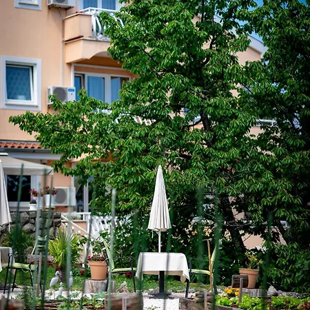 Guest house Nada 4*