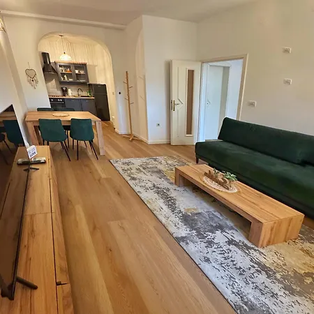 ゲストハウス Nada ロヴラン