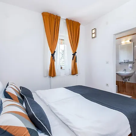 Nada Guest house