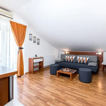 Guest house Nada 4*