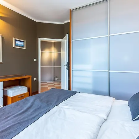 Nada Гостевой дом Ловран